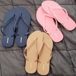 3 pair old navy flip flops